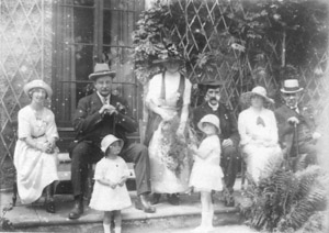 J C Bailey and family 1920